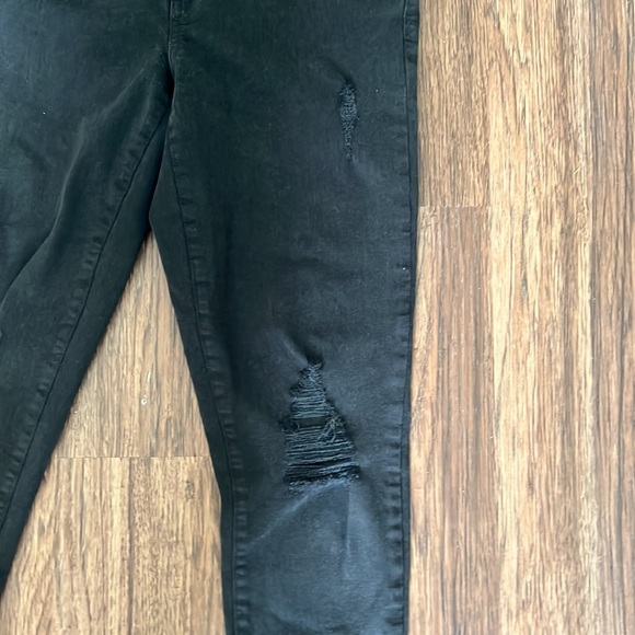 American Eagle Black Distressed Skinny Jeans - Picture 3 of 7